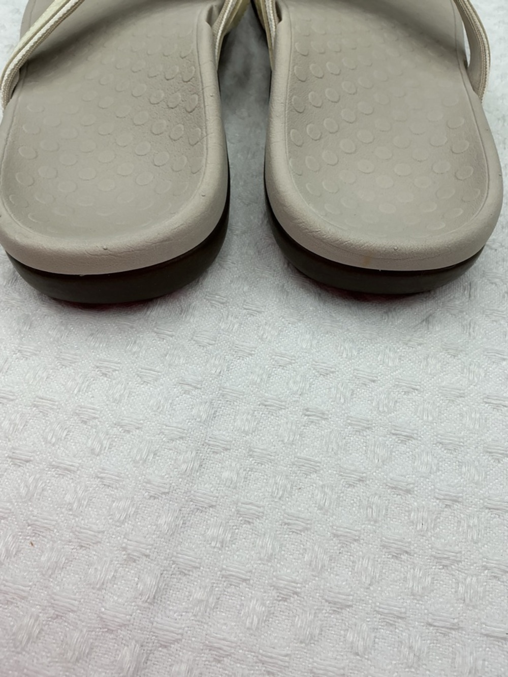 Vionic Beige Cream Thong Sandals - Picture 8 of 10